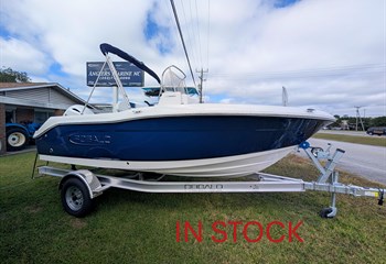 2026 Robalo R180 Biscayne Blue/White Boat